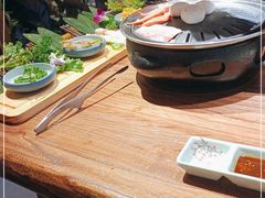 -明洞阿姨·韩式酱蟹烤肉·创意料理(三元桥店)