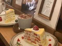 草莓鲜奶油手工蛋糕-懒鱼时光馆(沙坪坝店)