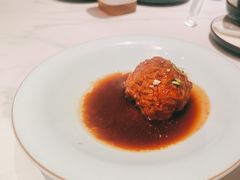 鸭蛋黄狮子头-梅飞酒家(名辉豪庭店)