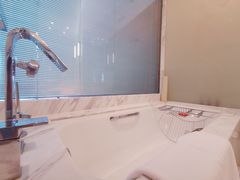 -上海滴水湖皇冠假日酒店