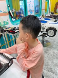 -爆米花儿童美发乐园