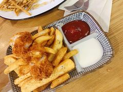 英式炸鱼配宽薯-HELLO 27 意面·沙拉·帕尼尼