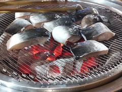 -围炉肉舍•炭烤活鳗•丹东海鲜烤肉(步行街店)