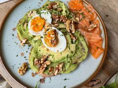 牛油果煮蛋吐司-RAC BAR(安福路店)