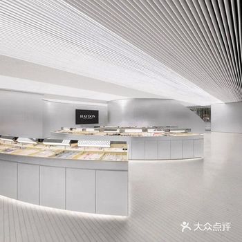 不被定义的诗意科幻美妆旗舰店