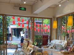 -猫的天空之城概念书店(束河店)