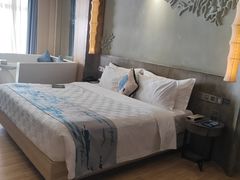 -皇马海口湾海景酒店(万绿园秀英港店)
