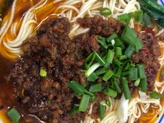 -渝之汇牛肉豌杂面