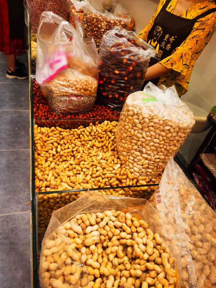 段佩玉重庆奇香花生米-"这家店也是成都一个神奇的存在,第一次见买.