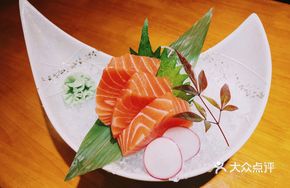 Faroe Salmon Sashimi (3 pieces)