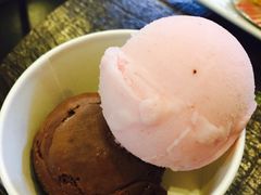 -莓园冰淇淋店