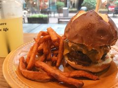 27牛肉汉堡-HELLO 27 意面·沙拉·帕尼尼