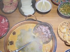 -洱火云南酸菜牛肉火锅(石景山当代商城店)