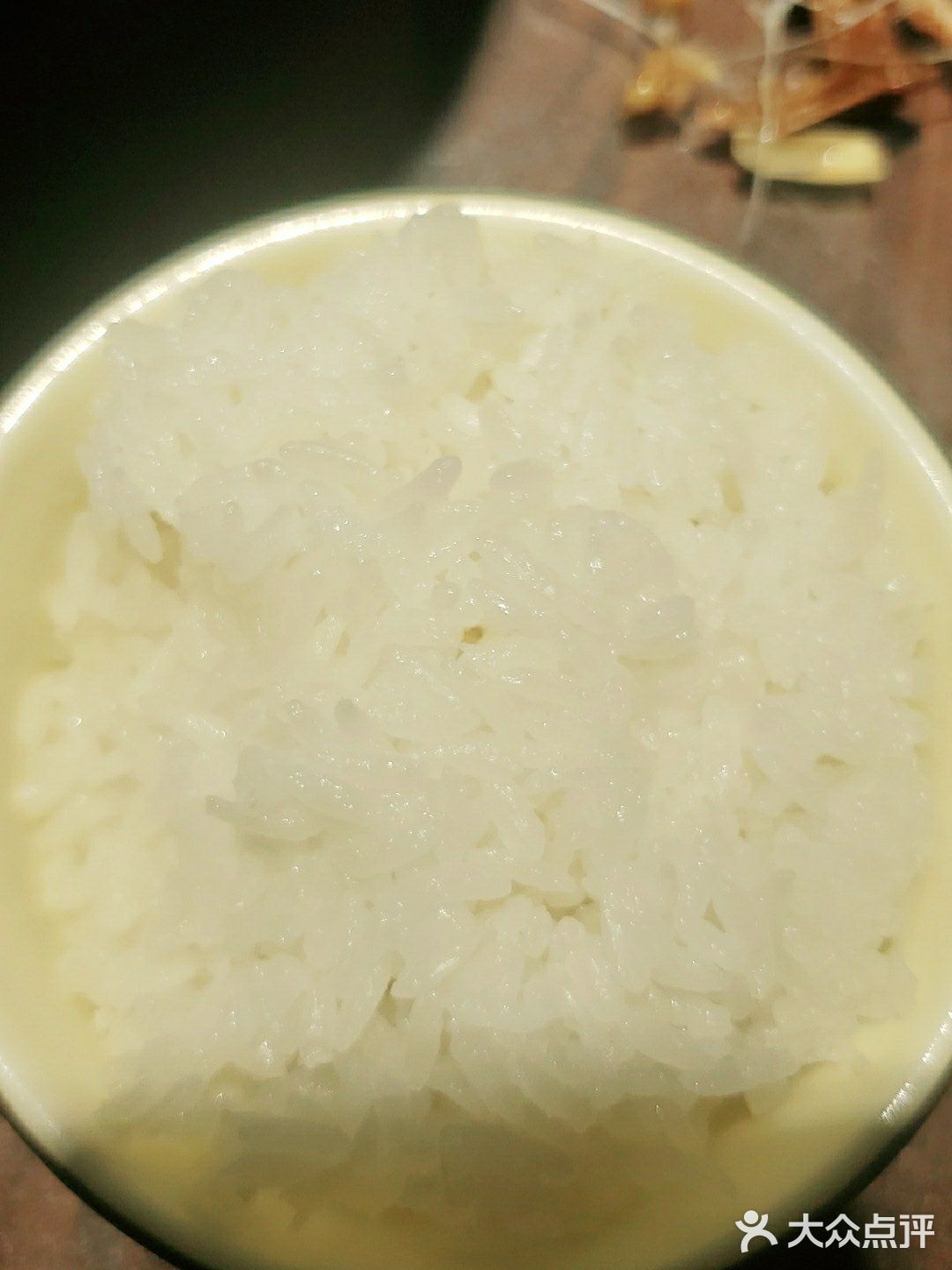 干净明亮，进门让人舒畅。服务：服务主动热情