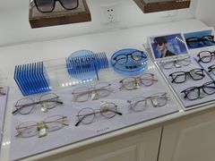 -翰佐蔡司小乐圆·依视路星趣控·暴龙眼镜折扣店