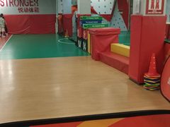 -悦动体能篮球羽毛球网球(三里河店)