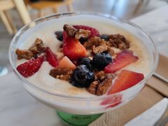 野莓核桃蜂蜜希腊酸奶-The Rug Cafe(王府中环店)