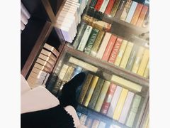 -钟书阁(松江泰晤士小镇店)