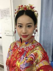 -现代经典婚纱摄影