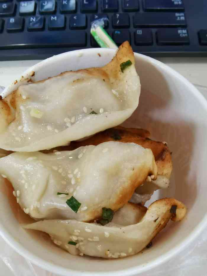 胡记锅贴-"这个小店原来在四川南路上的,后来疫情了就.