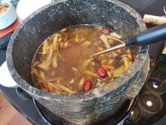墨脱石锅松茸炖藏鸡-旺拉·江景全牛宴餐厅(新希望立体城购物中心店)