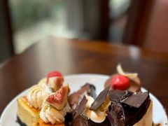 凯悦甜品拼时令鲜果-西安凯悦酒店-自助餐厅·海鲜·火锅·烧烤