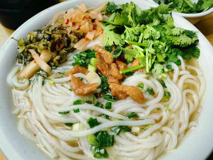 江西紫溪老余米粉-"这家店专职做粉,她家的粉丝好吃,汤头不错.