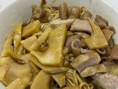 -松树干拌面店