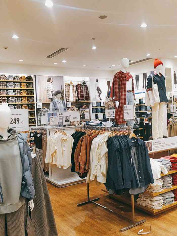 优衣库(青岛万象城店)-"优衣库小伙伴～哈哈哈99优衣库也是连锁店.