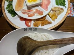 传统鸡汤过桥米线-芸南道·过桥米线(昆明老街旗舰店)