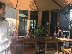 -Chom Cafe and Restaurant