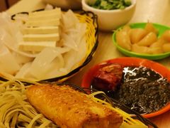 -洞庭洲·防空洞火锅·铜锅涮肉·烧烤(新百广场店)