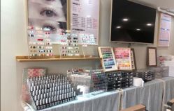 点击看大图 店内的工具甲油胶色板等-赫本轻奢美颜中心