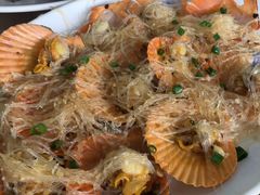 蒜蓉粉丝蒸扇贝-明记海鲜大排档(巽寮湾店)
