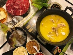 -鲜入围煮花胶鸡海鲜火锅