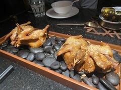 盐焗香茅乳鸽-小运河·公馆(国贸店)