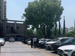 -上海星瀚奔驰4S店(红柳路店)