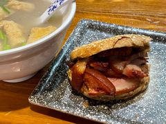 -老天桥酱肉烧饼夹肘子(天桥店)