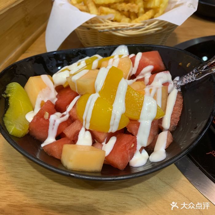 james詹姆仕芝士排骨(银泰创意城店)水果沙拉图片