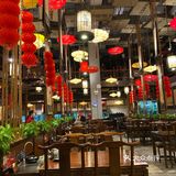 甜甜的，好吃极了。还有个什么饼，我一个没吃