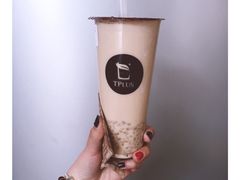 乌龙鲜奶茶-TPLUS茶家(上海商城南京西路店)