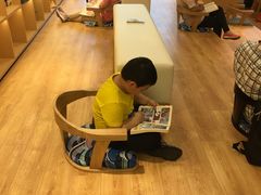 -漕河泾街道图书馆(漕河泾社区文化活动中心店)