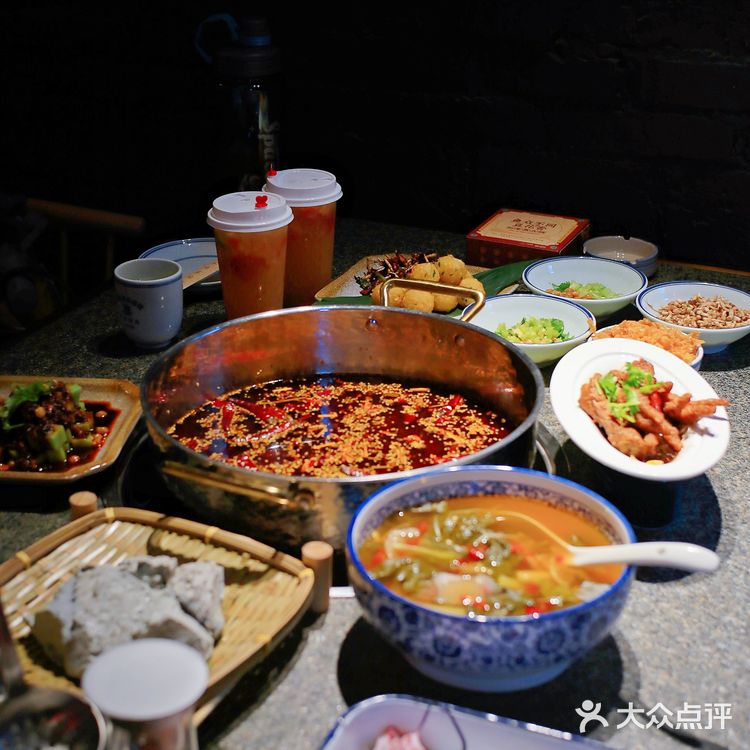 贵阳版“超级文和友” | 超🔥 怀旧主题火锅店