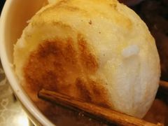 路边边熨斗糕-正南齐北·老街糯米团(洪崖洞店)