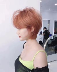 -时尚殿堂明星门店