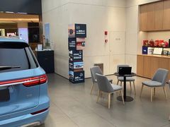 -理想汽车(世纪汇店)