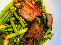 大蒜叶炒腊肉-吃饭皇帝大(解放西路店)