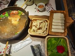 鲜豆皮-盡膳口福跷脚牛肉火锅(北美新天地店)