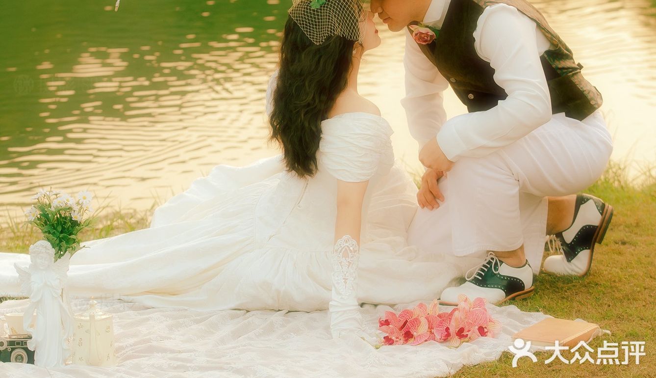 外景法式复古风婚纱照 浪漫至死不渝