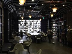 -钟书阁(松江泰晤士小镇店)